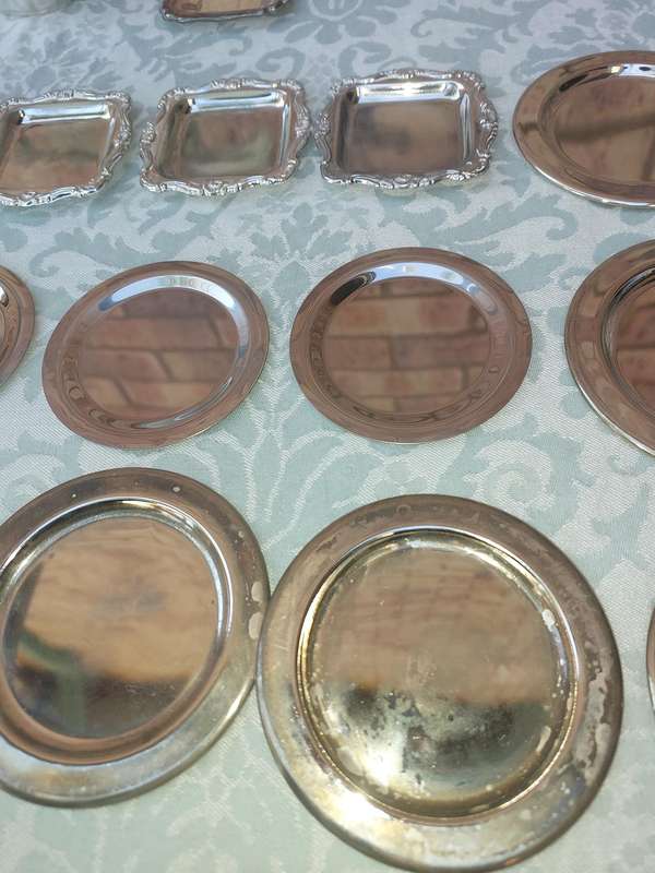 A VINTAGE COLLECTION SILVER PLATED CANOP'E SERVING DISHES SOLD AS IS