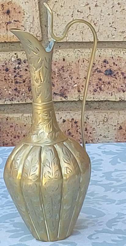 A VINTAGE ART DECOR ORNATE MORROCAN STYLE BRASS KETTLE JUG SOLD AS IS