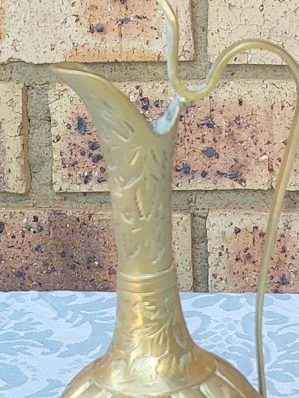 A VINTAGE ART DECOR ORNATE MORROCAN STYLE BRASS KETTLE JUG SOLD AS IS