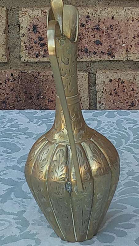 A VINTAGE ART DECOR ORNATE MORROCAN STYLE BRASS KETTLE JUG SOLD AS IS