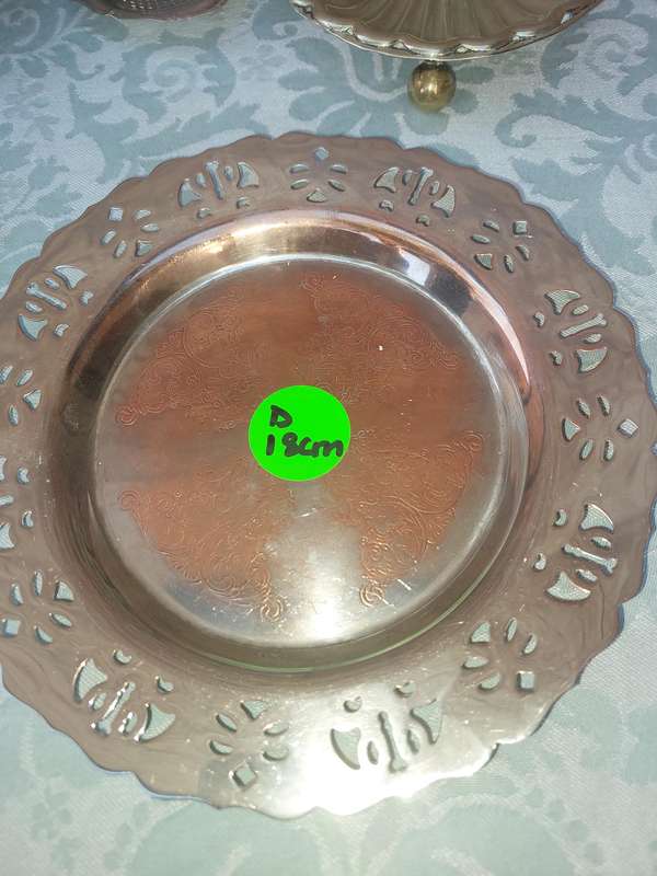 A VINTAGE JOBLOT UTENSILS SILVER PLATED SOLD AS IS