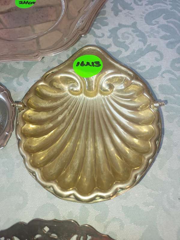 A VINTAGE JOBLOT UTENSILS SILVER PLATED SOLD AS IS