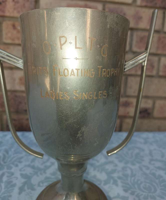 A VINTAGE TENNIS CHAMPIONS FLAOTING TROPHY SOLD AS IS