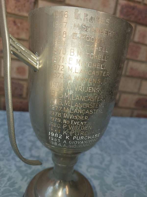 A VINTAGE TENNIS CHAMPIONS FLAOTING TROPHY SOLD AS IS