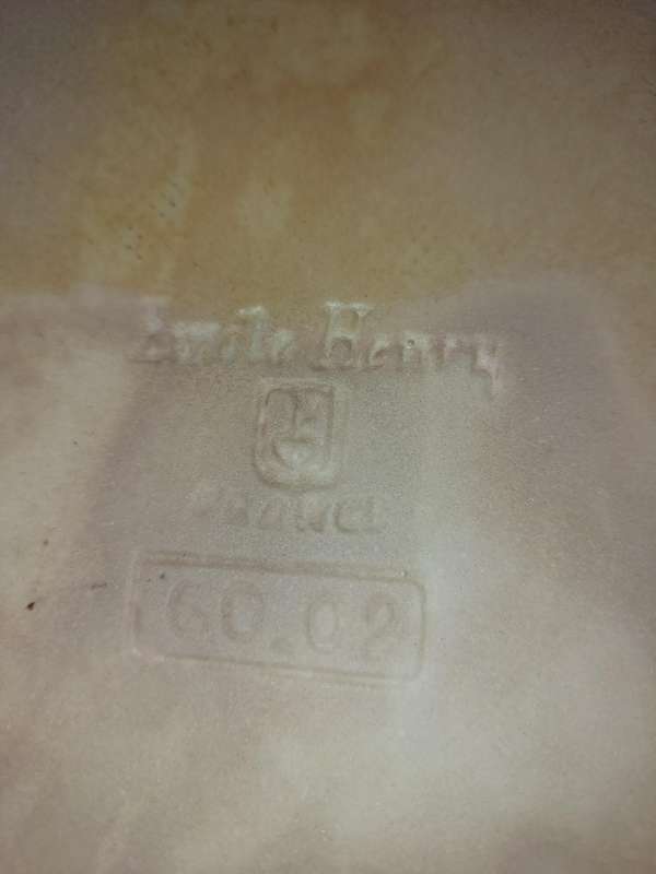 AN OVEN PROOF CERAMIC PORCELAIN TART PLATTER SOLD AS IS