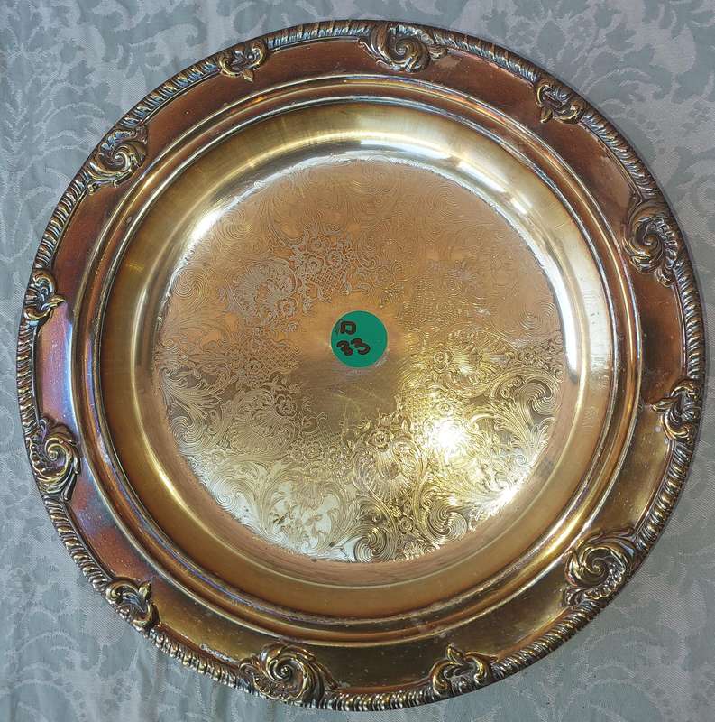 A VINTAGE VICTORIAN FOOTED SILVER PLATED SERVING TRAY SOLD AS IS