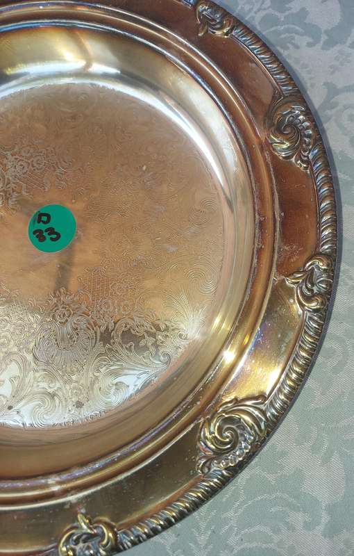 A VINTAGE VICTORIAN FOOTED SILVER PLATED SERVING TRAY SOLD AS IS