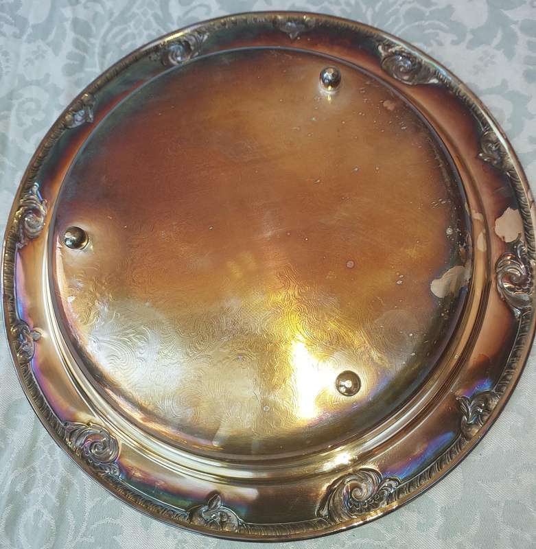 A VINTAGE VICTORIAN FOOTED SILVER PLATED SERVING TRAY SOLD AS IS