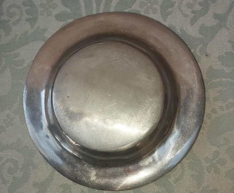 A PAIR OF PEWTER ART DECOR ASH TRAYS SOLD AS IS