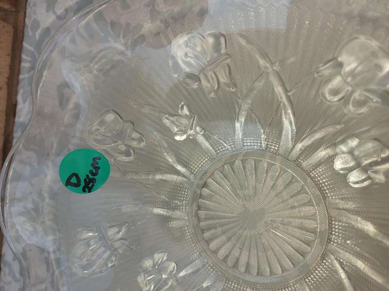A JOBLOT COLLECTION GLASS SERVING PLATTERS SOLD AS IS