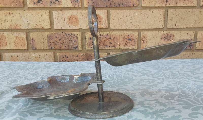 AN ANTIQUE SERANGO SP ON COPPER PLATE MAPLE LEAF TWO TIER SERVING SWEATS TRAY