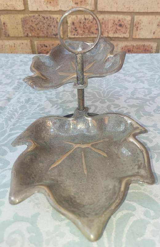 AN ANTIQUE SERANGO SP ON COPPER PLATE MAPLE LEAF TWO TIER SERVING SWEATS TRAY