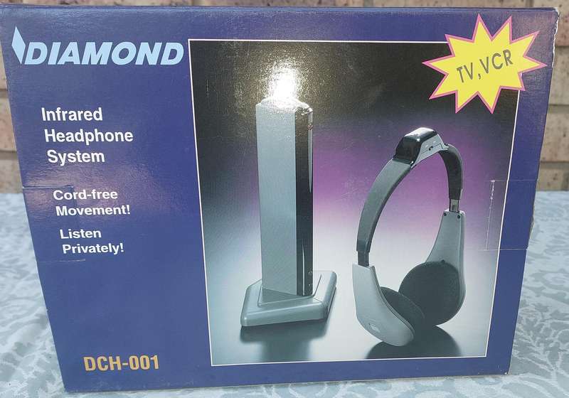 A DIAMOND INFRA RED EARPHONES IN ITS ORIGINAL BOX SOLD AS IS