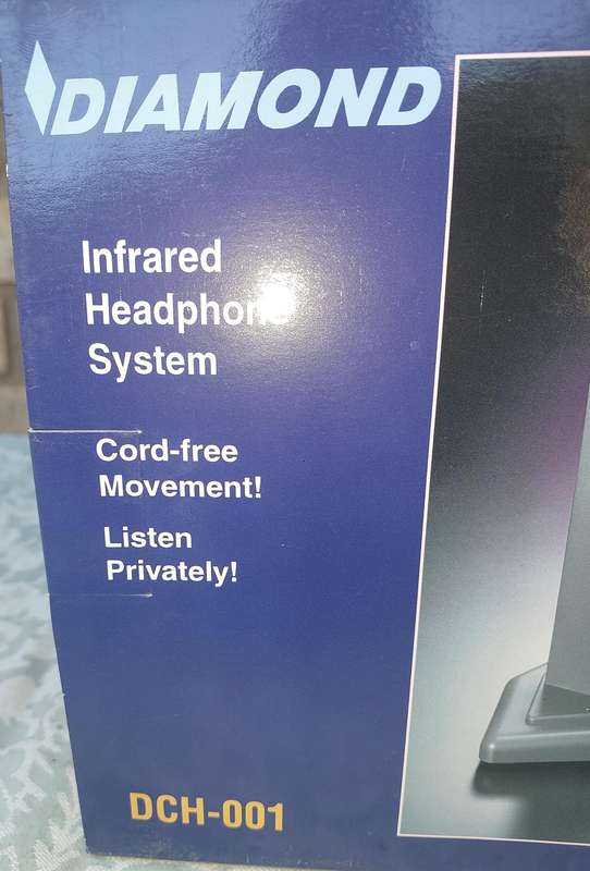 A DIAMOND INFRA RED EARPHONES IN ITS ORIGINAL BOX SOLD AS IS