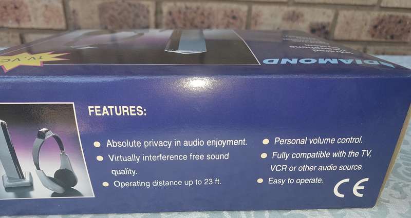 A DIAMOND INFRA RED EARPHONES IN ITS ORIGINAL BOX SOLD AS IS