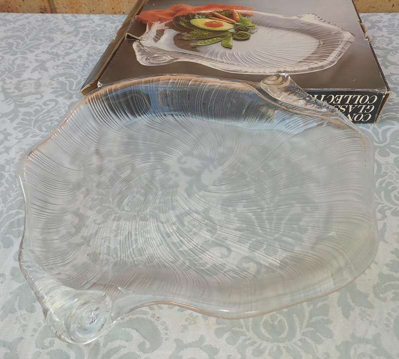 A CONTEMPORARY GLASS FRUIT BOWL SOLD AS IS