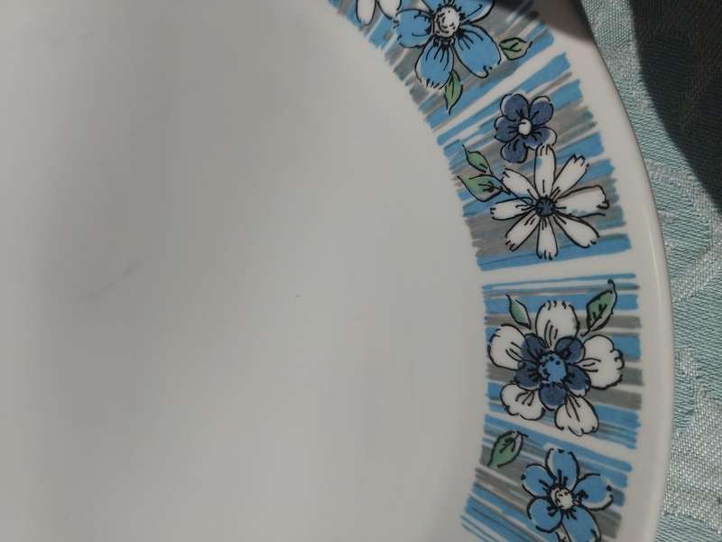 A COLLECTION OF VINTAGE PROGRESSION CHINA MODA 905 TEA CUPS SAUCERS AND DINNER PLATES 39 PIECES