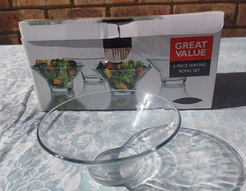 A SET OF 6 GLASS  SERVING BOWLS SOLD AS IS