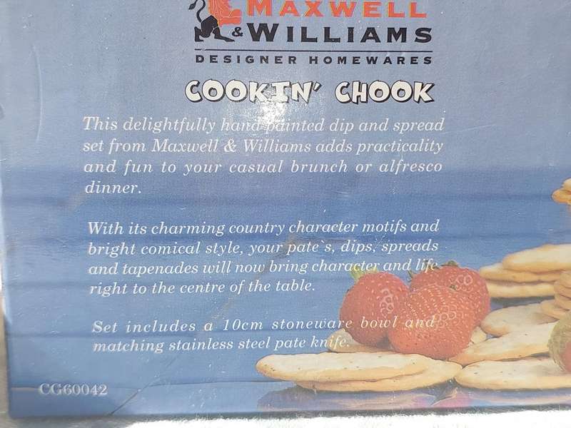 A MAXWELL AND WILLIAMS DESIGNER WARE COOK IN CHOOK BOWL AND PATE KNIFE SOLD AS IS