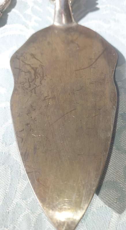 A VINTAGE COLLECTION CUTLERY SOLD AS IS