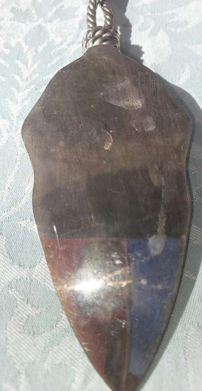 A VINTAGE COLLECTION CUTLERY SOLD AS IS