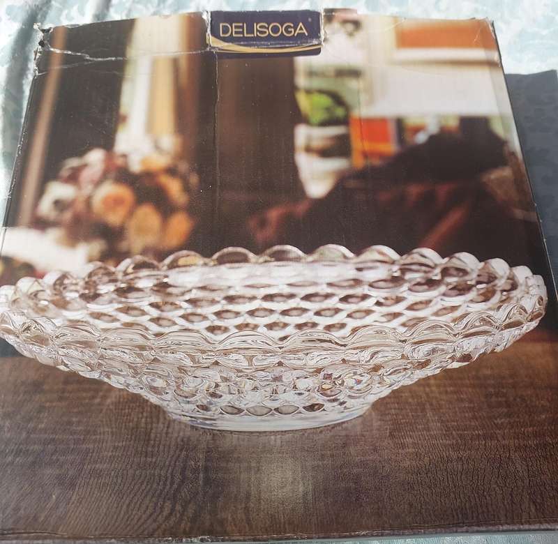A DELISOGA CRYSTAL CLEAR GLASS FRUIT BOWL SOLD AS IS