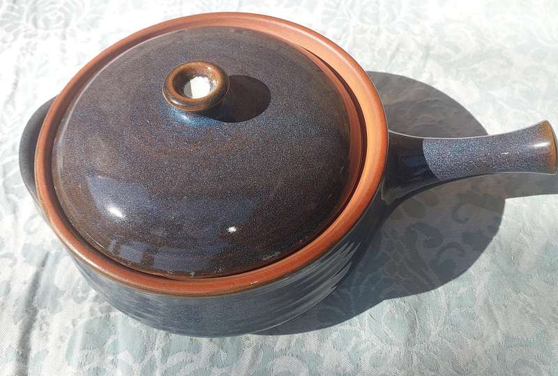 A CERAMIC GLASED BAKED SOUP TUREEN SOLD AS IS