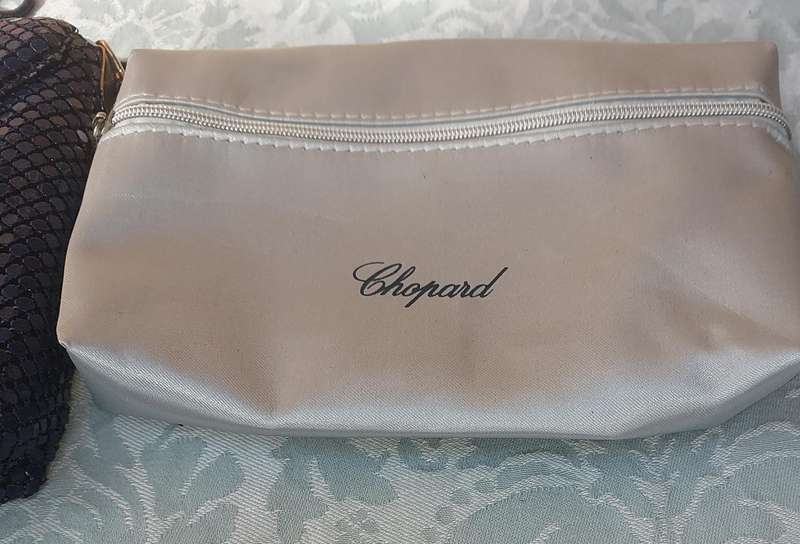 A JOBLOT CLUTCH BAGS AND PURSES SOLD AS IS R450