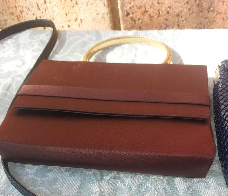 A JOBLOT CLUTCH BAGS AND PURSES SOLD AS IS R450