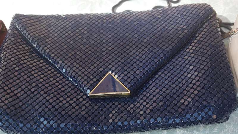 A JOBLOT CLUTCH BAGS AND PURSES SOLD AS IS R450