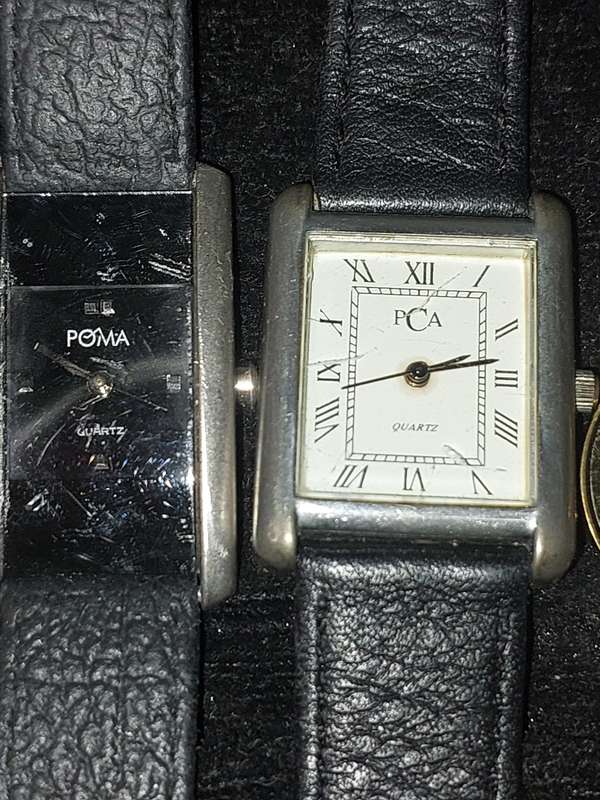 A USED JOBLOT FASHIOIN WATCHES SOLD AS IS NOT TESTED