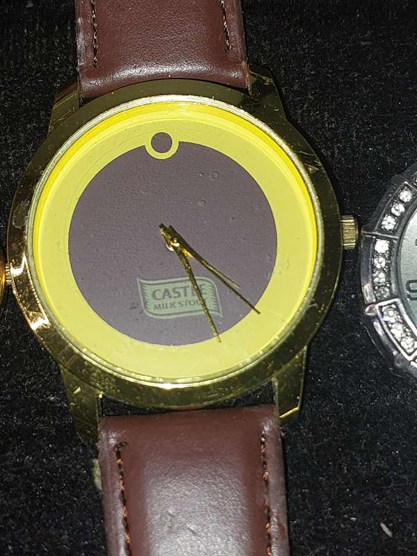 A USED JOBLOT FASHIOIN WATCHES SOLD AS IS NOT TESTED