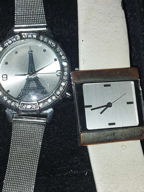 A USED JOBLOT FASHIOIN WATCHES SOLD AS IS NOT TESTED