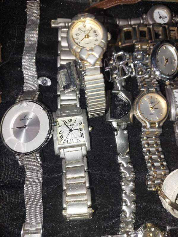 A BULK JOBLOT QUARTZ WATCHES USED SOLD AS IS NOT TESTED