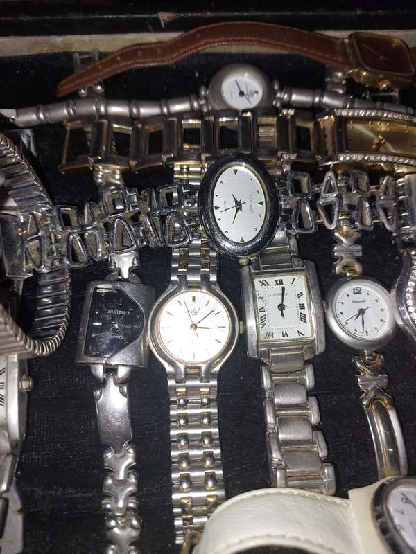 A BULK JOBLOT QUARTZ WATCHES USED SOLD AS IS NOT TESTED