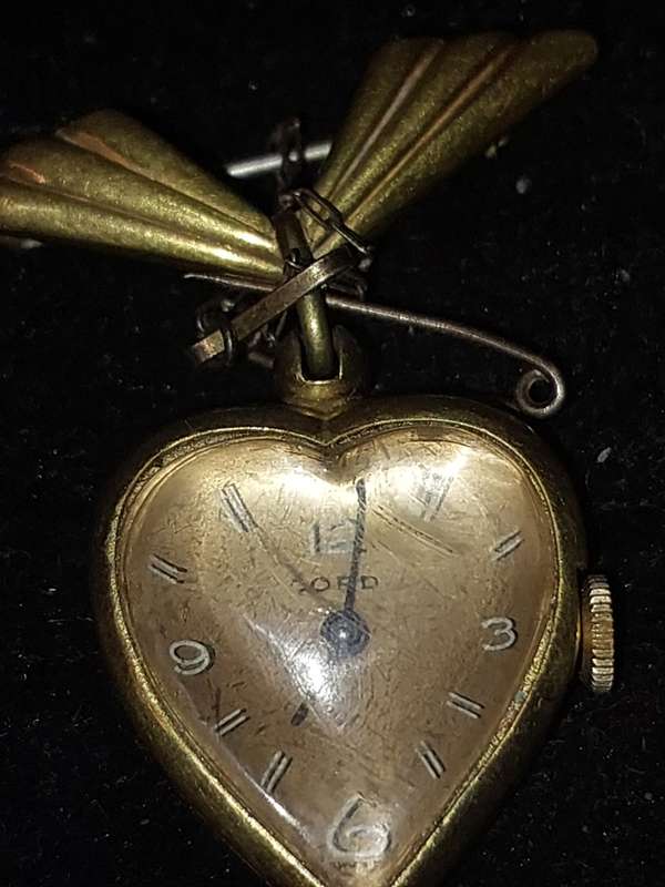 A VINTAGE CORD MODELE DEP  SN, 329372 JUVENE SWISS BROOCHE WATCH MACHANICAL SOLD AS IS