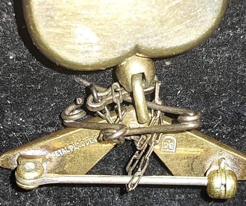 A VINTAGE CORD MODELE DEP  SN, 329372 JUVENE SWISS BROOCHE WATCH MACHANICAL SOLD AS IS
