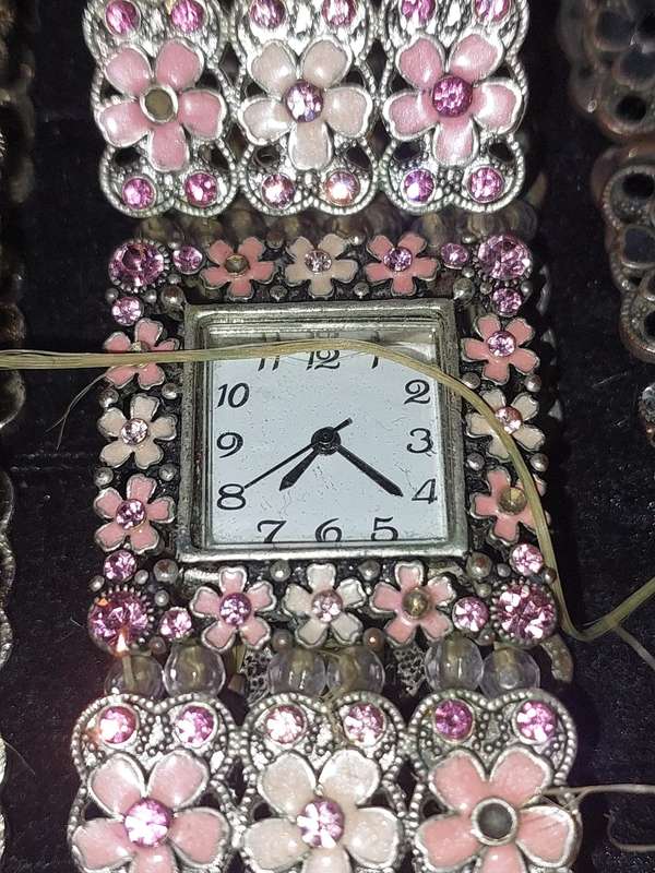 A COLLECTION OF COSTUME QUARTZ WATCHES SOLD AS IS NOT TESTED