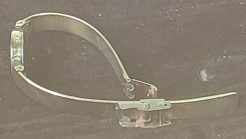 A USED GOLD PLATED CITIZEN QUARTZ WATCH SOLD AS IS NOT TESTED
