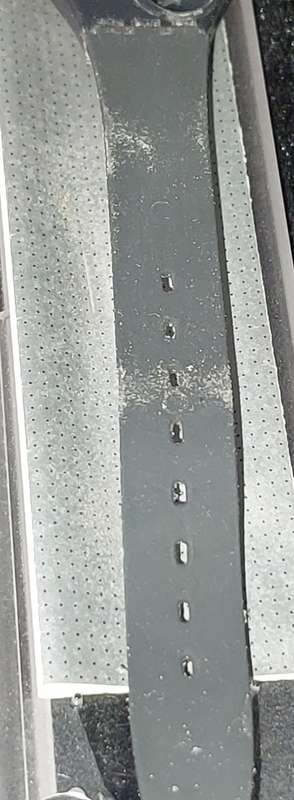 A UNISEX SWATCH RUBBER WATCH MISSING THE BATTERY COVER SOLD AS IS NOT TESTED