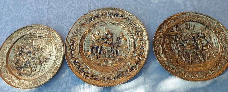 A VINTAGE COLLECTION OF 3 HOME DECOR REAL EMBOSSED BRASS PLAQUES VICTORIAN THEMES SOLD AS IS