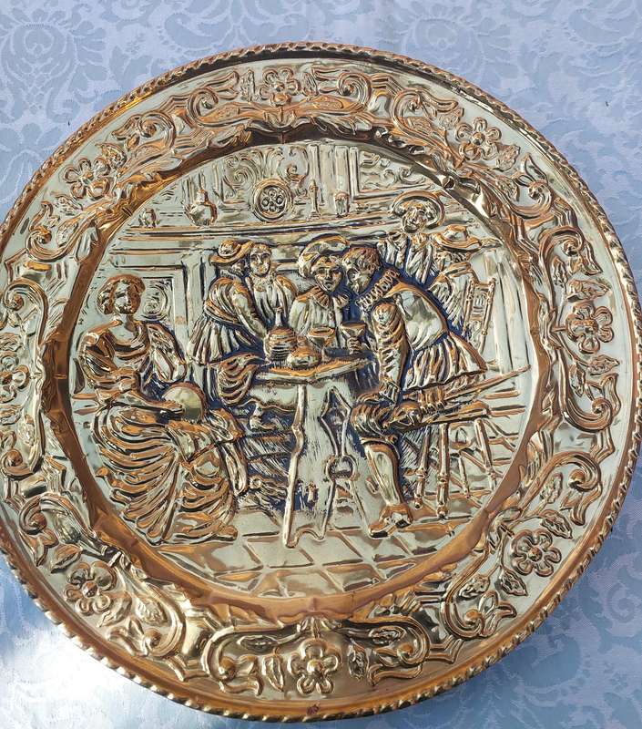 A VINTAGE COLLECTION OF 3 HOME DECOR REAL EMBOSSED BRASS PLAQUES VICTORIAN THEMES SOLD AS IS