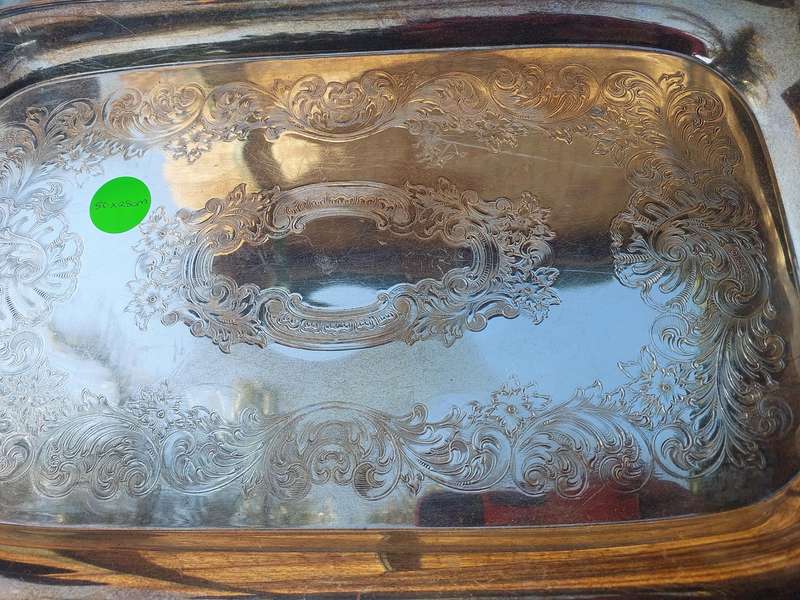 A VINTAGE ENGRAVED SILVER PLATED RECTANGULAR SERVING TRAY SOLD AS IS