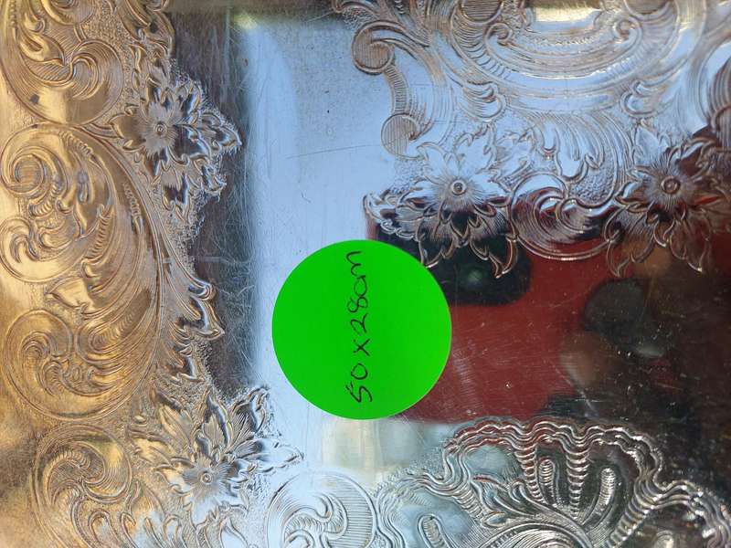 A VINTAGE ENGRAVED SILVER PLATED RECTANGULAR SERVING TRAY SOLD AS IS