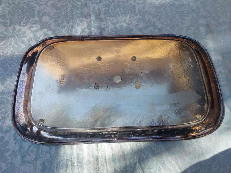 A VINTAGE ENGRAVED SILVER PLATED RECTANGULAR SERVING TRAY SOLD AS IS