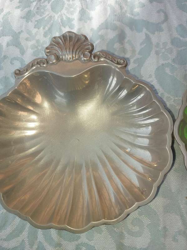 TWO VINTAGE SCALLOP SHELL PEWTEL SERVING BOWLS SOLD AS IS