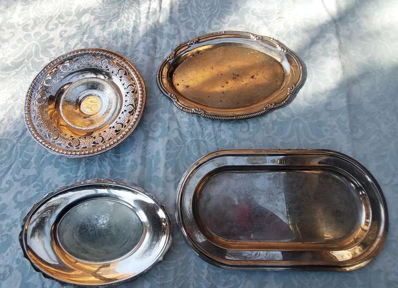 A COLLECTION OF SILVER PLATED SERVING TRAYS SOLD AS IS