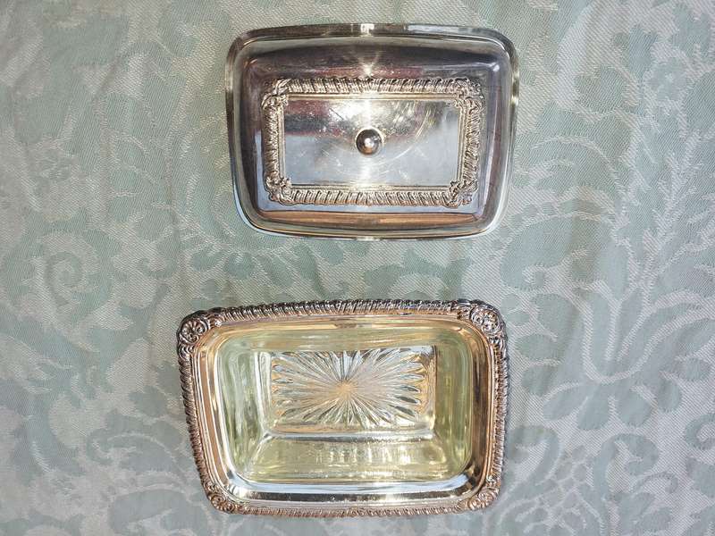 A SILVER PLATED BUTTER DISH WITH A GLASS INSERT SOLD AS IS