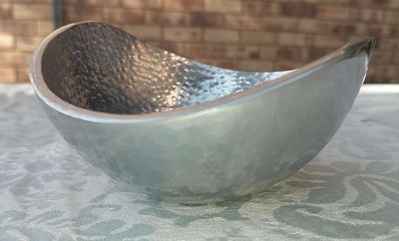 A PEWTEL CAROL BOYES STYLE SERVING BOWL SOLD AS IS