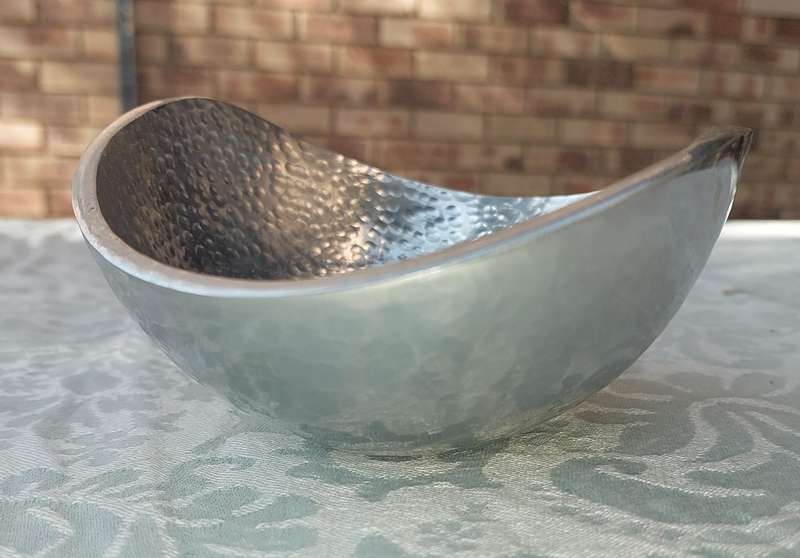 A PEWTEL CAROL BOYES STYLE SERVING BOWL SOLD AS IS